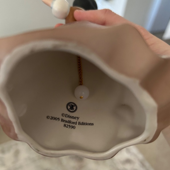 Snow White Disney 2005 Bradford Edition Collectable - Picture 4 of 4